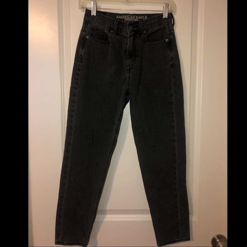 High-rise black AE MOM jeans